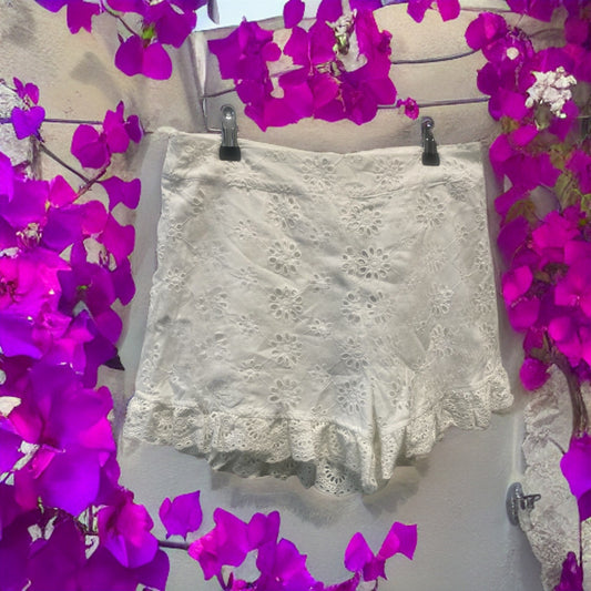 WHITE FRILL BRODERIE SHORTS